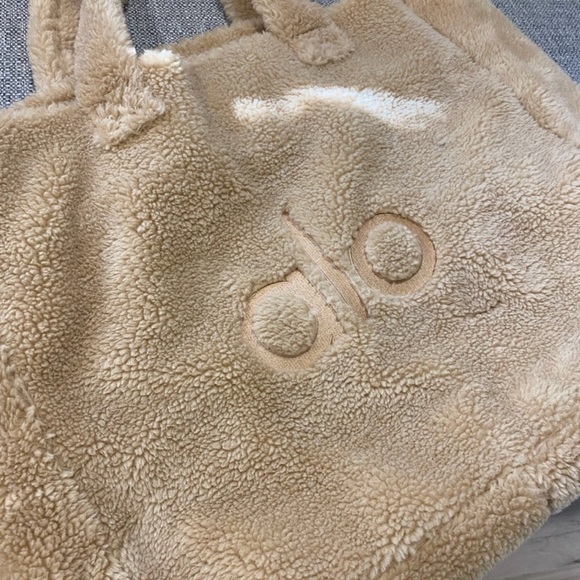 ALO Yoga Beige Sherpa Tote - Picture 3 of 5